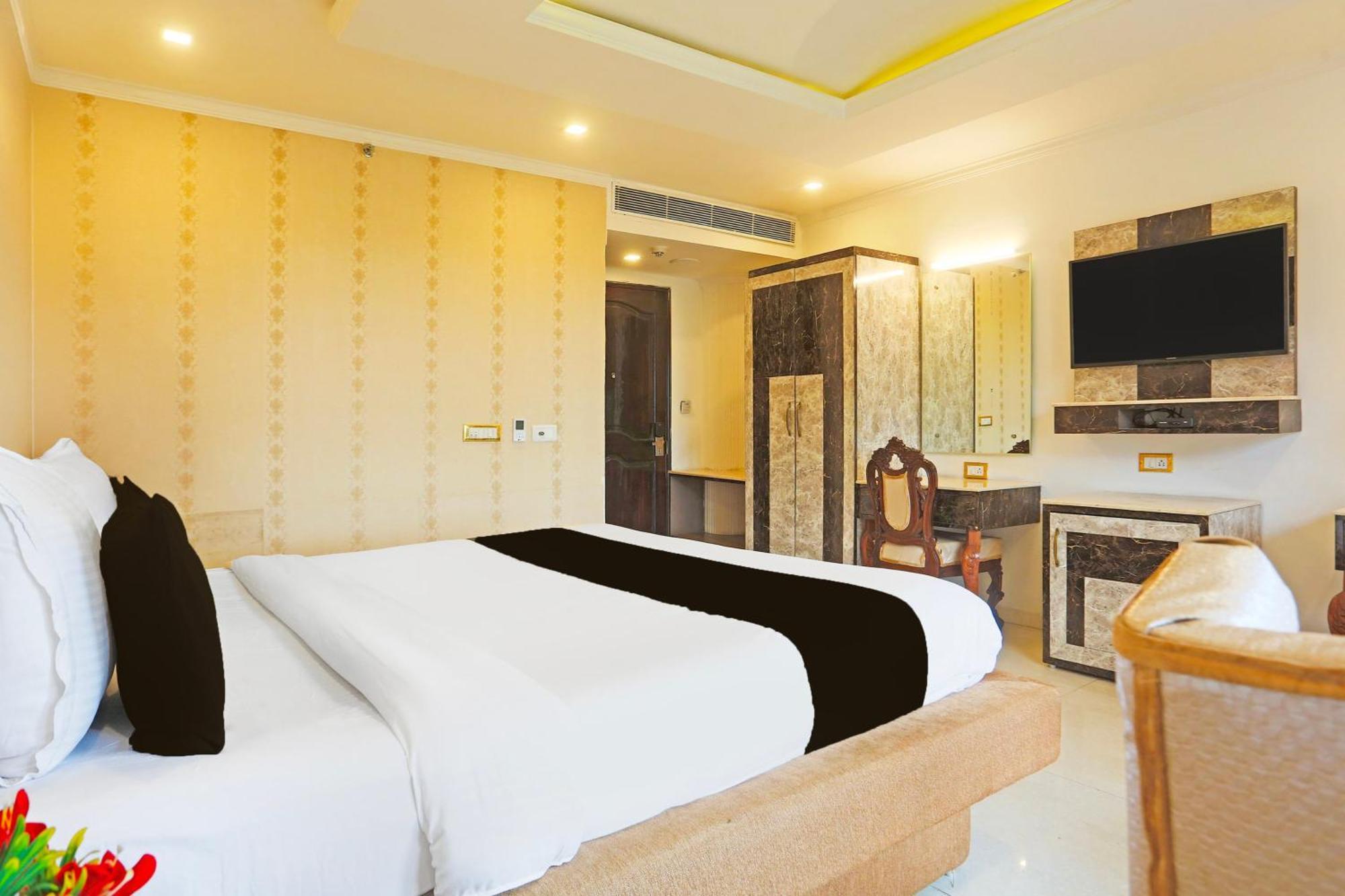 Super Townhouse Oak Dharamshala Near Maximus Mall Eksteriør billede
