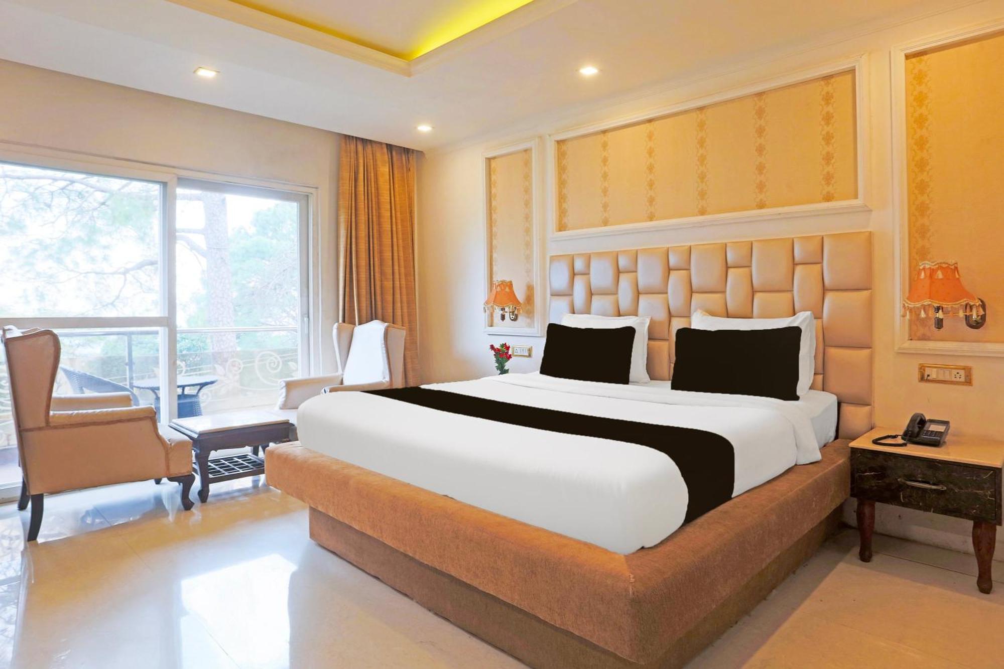 Super Townhouse Oak Dharamshala Near Maximus Mall Eksteriør billede