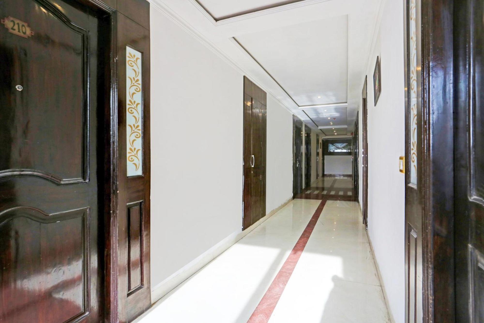 Super Townhouse Oak Dharamshala Near Maximus Mall Eksteriør billede