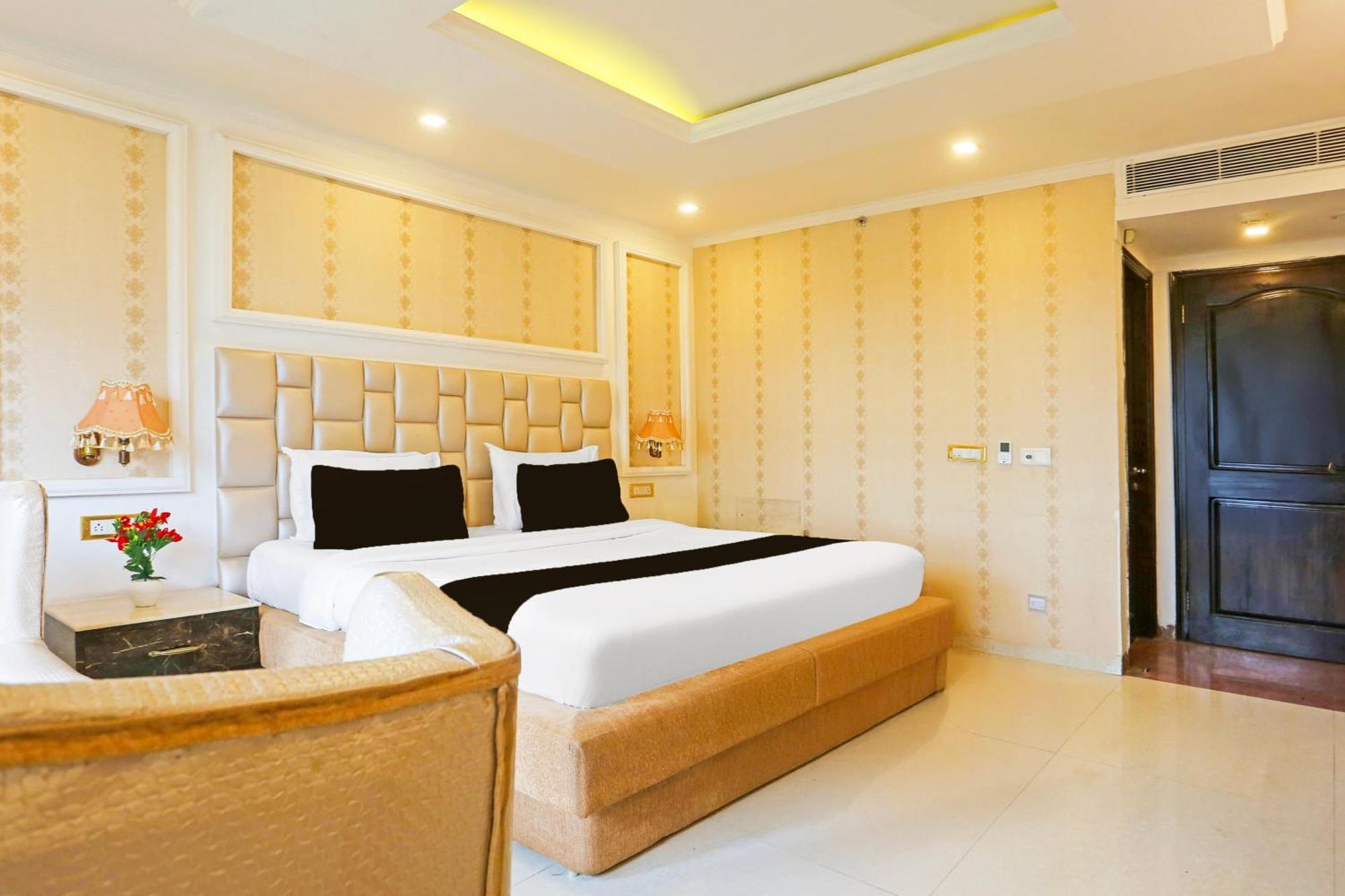 Super Townhouse Oak Dharamshala Near Maximus Mall Eksteriør billede